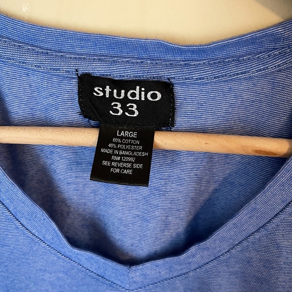 Studio 33 light blue long sleeve fitted cotton poly V-neck knit top, med, large - Picture 5 of 10